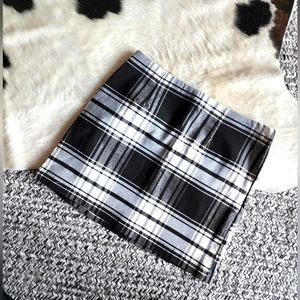 Plaid skirt black and white